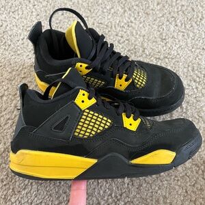 Jordan 4 Retro Thunder (2023)